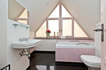 Black Star Hotel