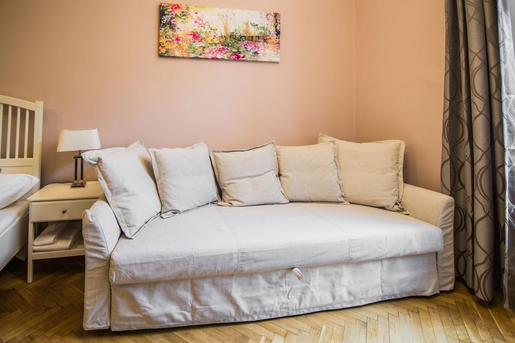 Colonial Ruterra 2bdr Apartment Prag
