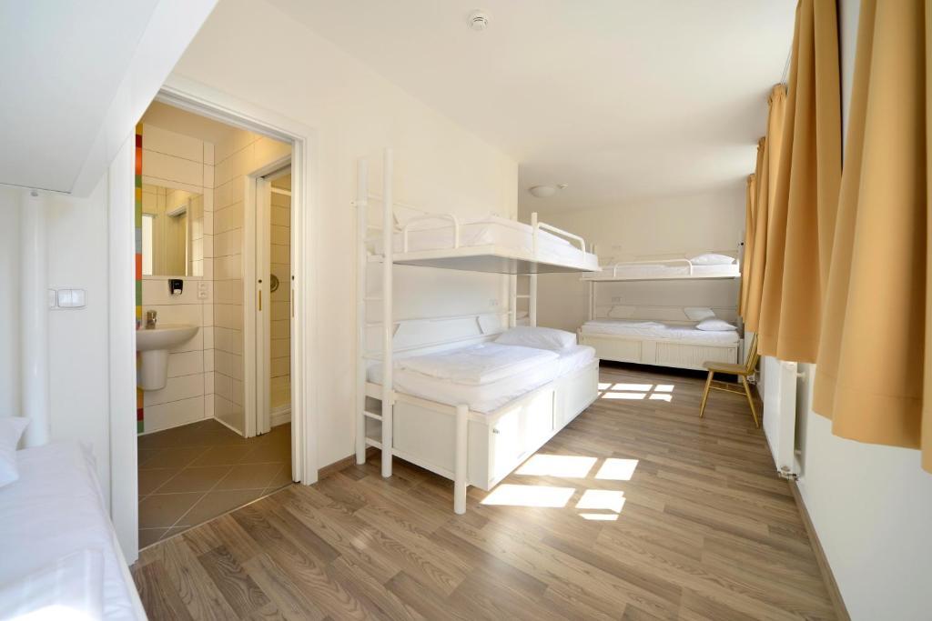 Safestay Prague Charles Bridge Hostel *