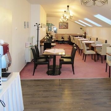 Royal Plaza Hotell 3*