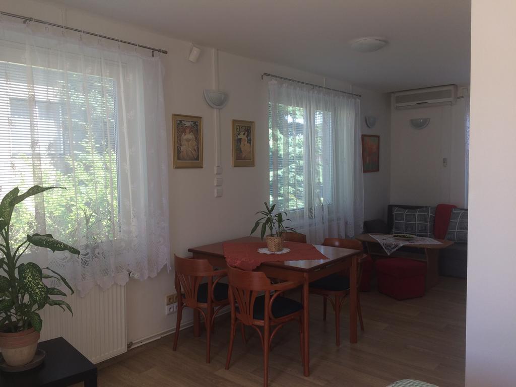 4 Apartment *