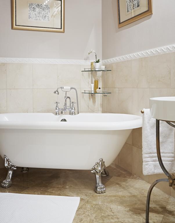 Almandine 4* Prague