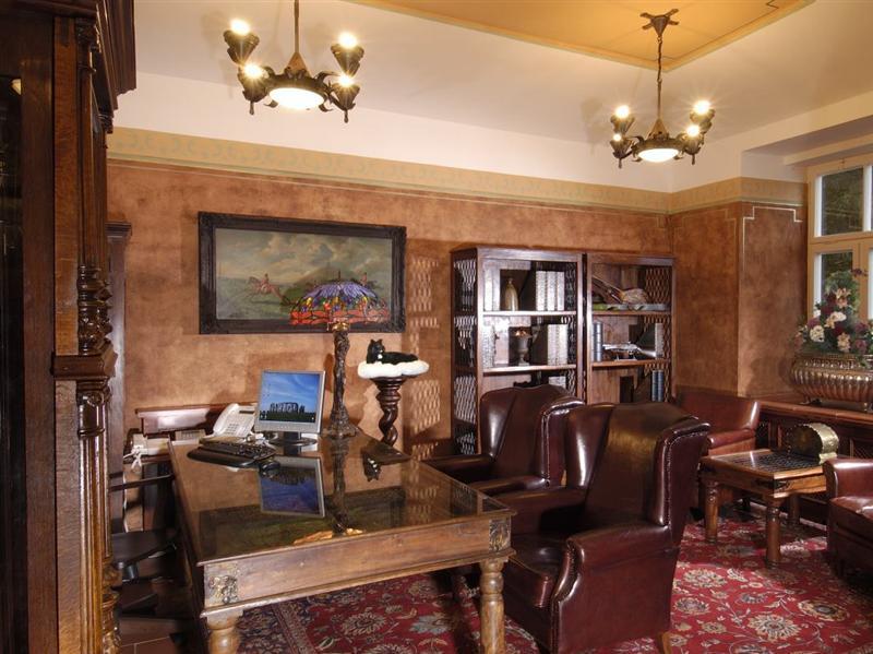 Ea Jeleni Dvur Castle Hotell