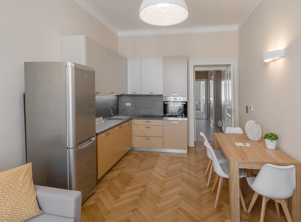 Apartment Mordecai 12 By Adrez *
