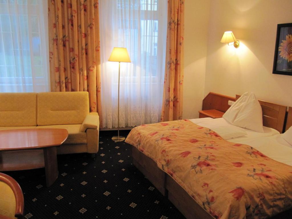 Amadeus Hotel 3*