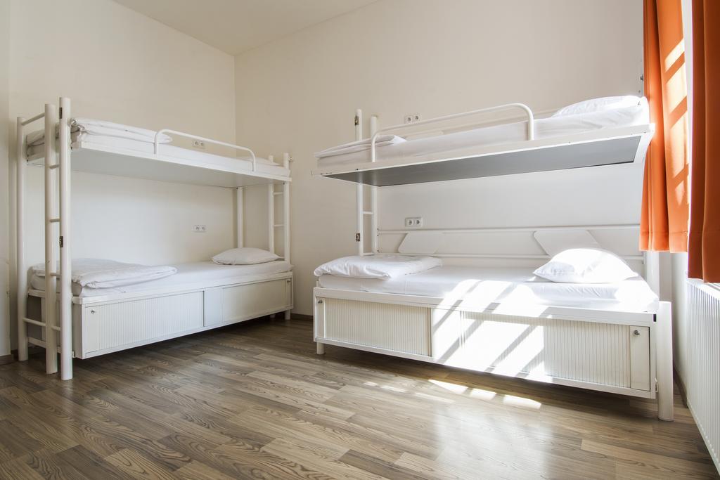 Hostel Safestay Prague Charles Bridge *