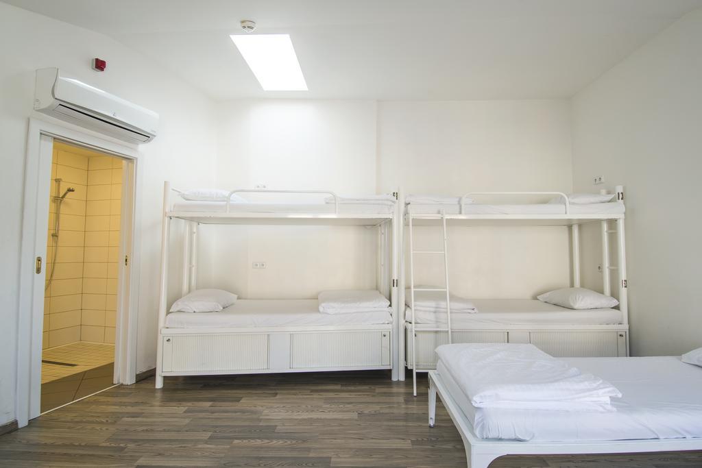 Hostel Safestay Prague Charles Bridge *