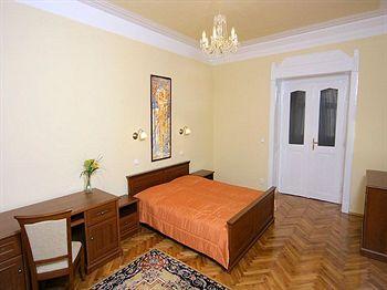 & Royal Standard Prag