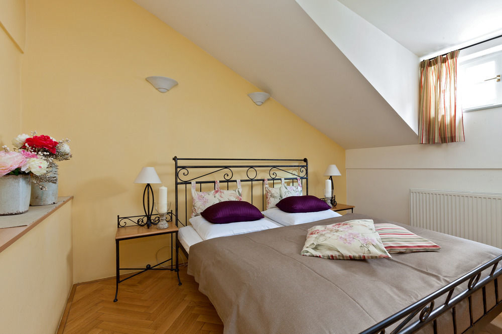 Hotel Black Star