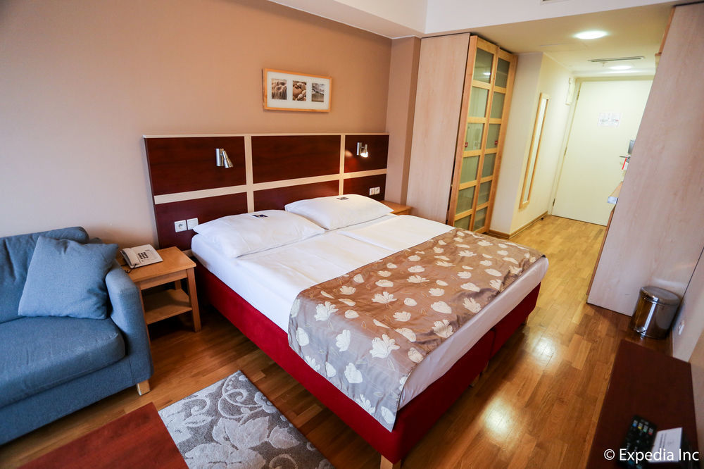 Hotell Ea Julis 4*