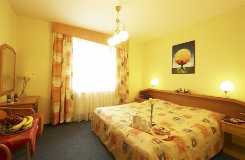 Henrietta Prague