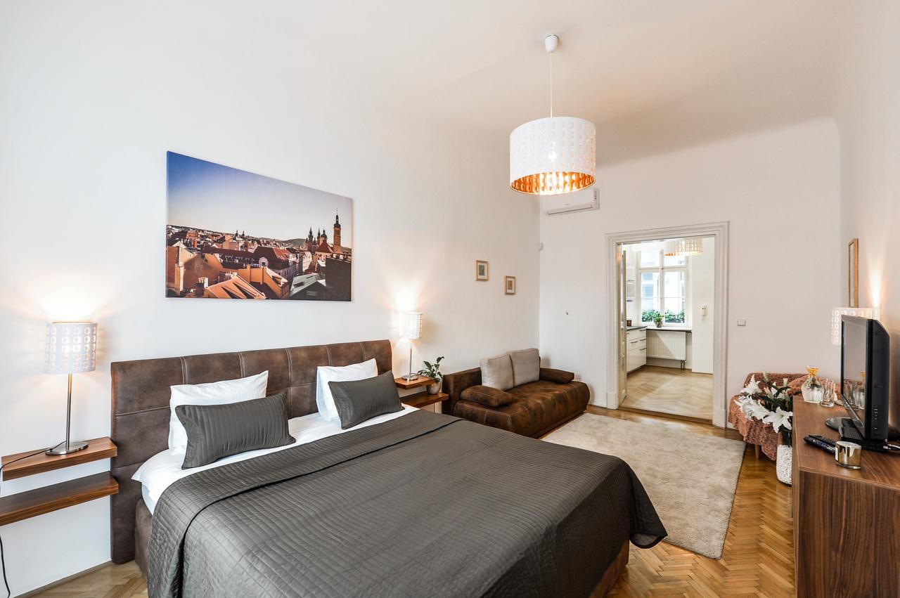 Royal Route Apartment *