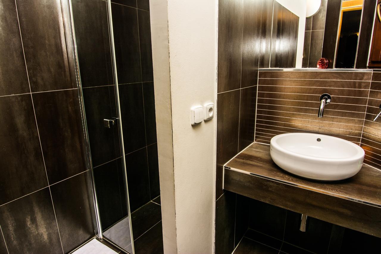 Onefam Miru Vandrerhjem Prag