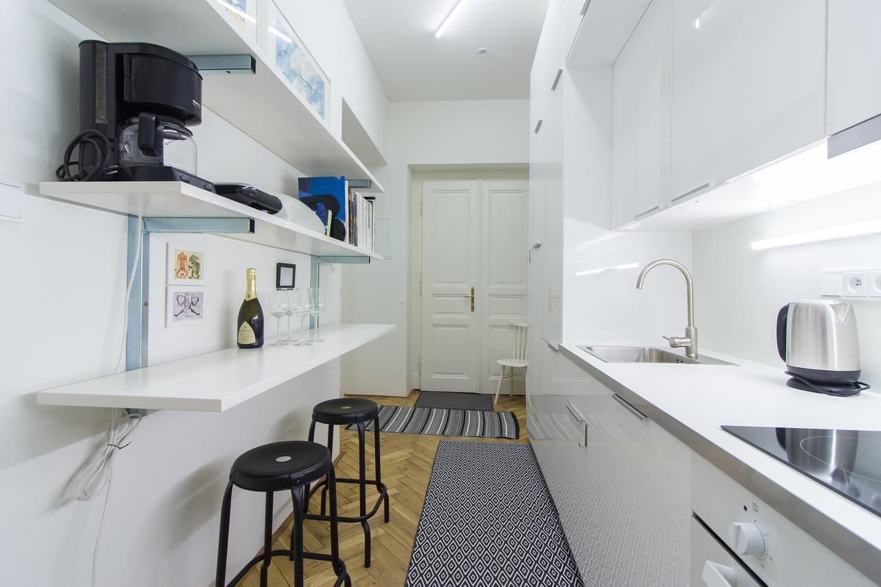 Stylish Modern For 5 People By Easybnb Apartment *