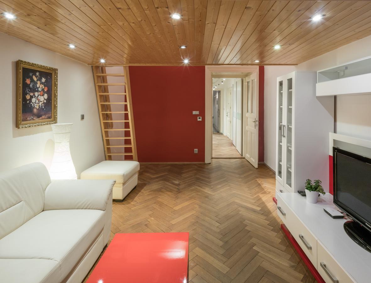 Mordecai 12 By Adrez Apartment
