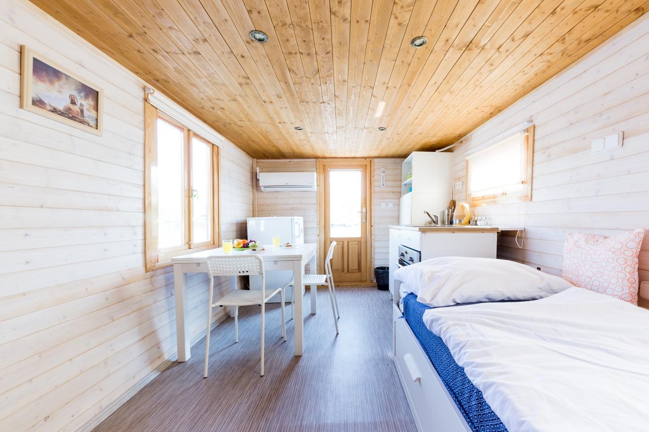 Exclusive Houseboats At Smichov