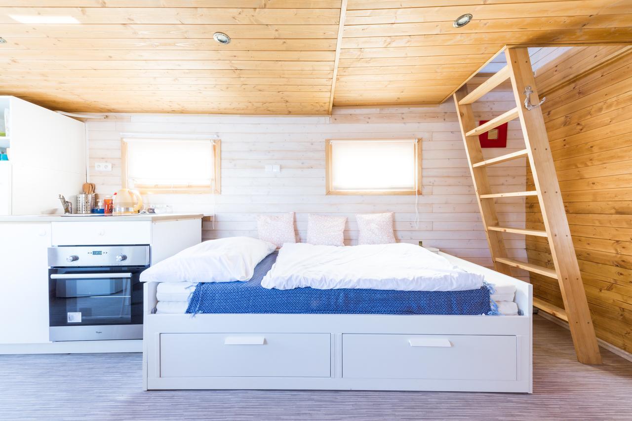 Exclusive Houseboats At Smichov * Prag