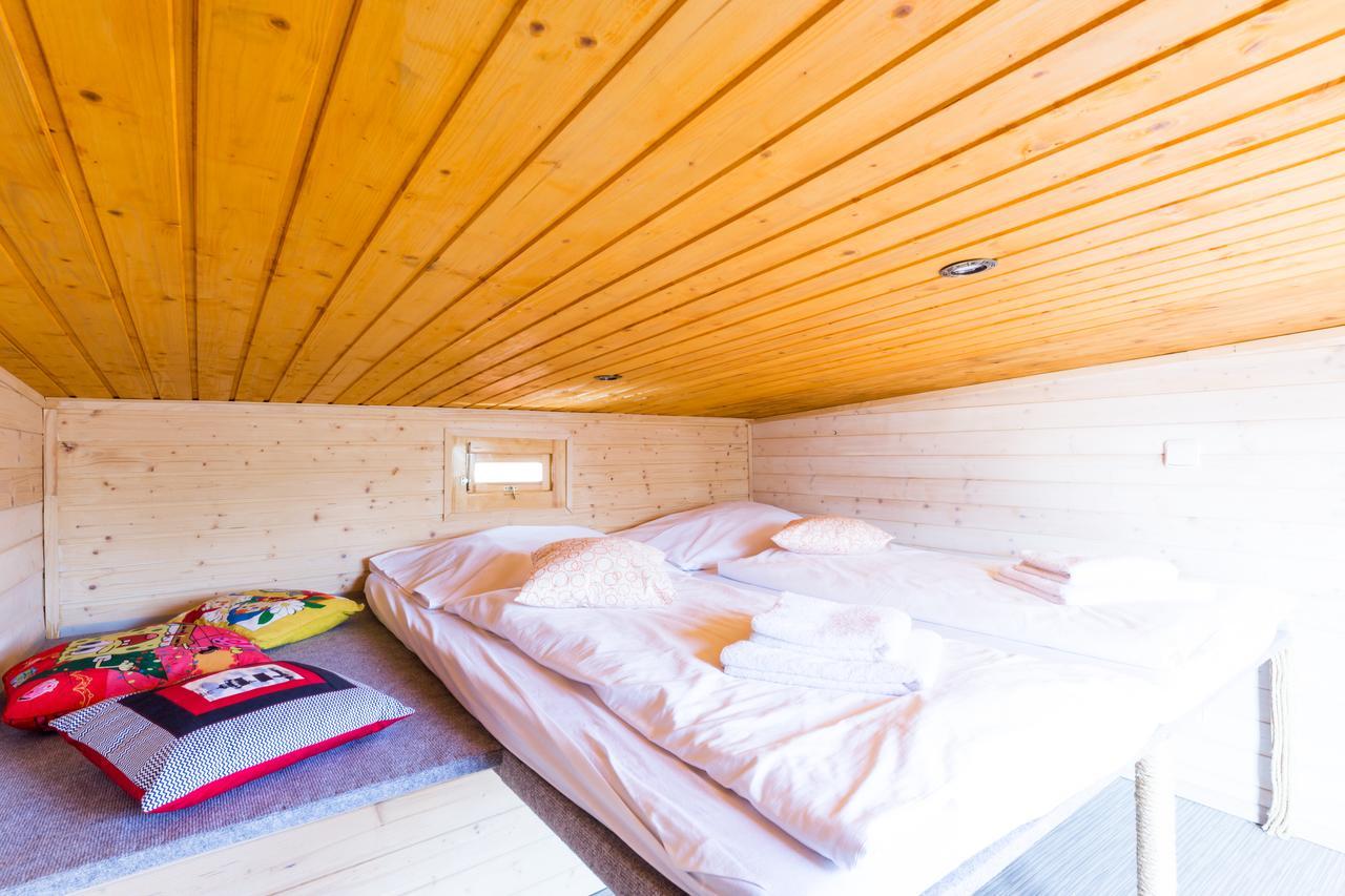 Exclusive Houseboats At Smichov *