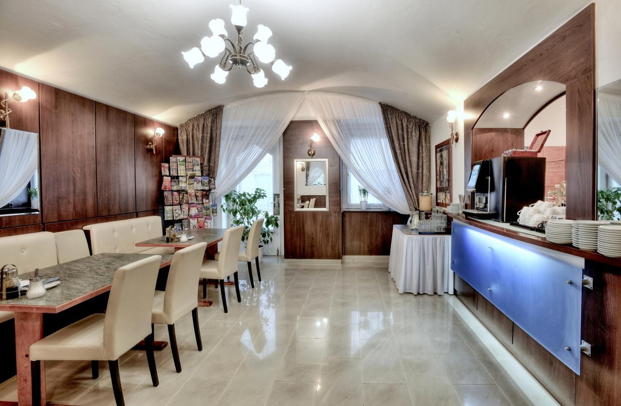 Hotell Royal Plaza