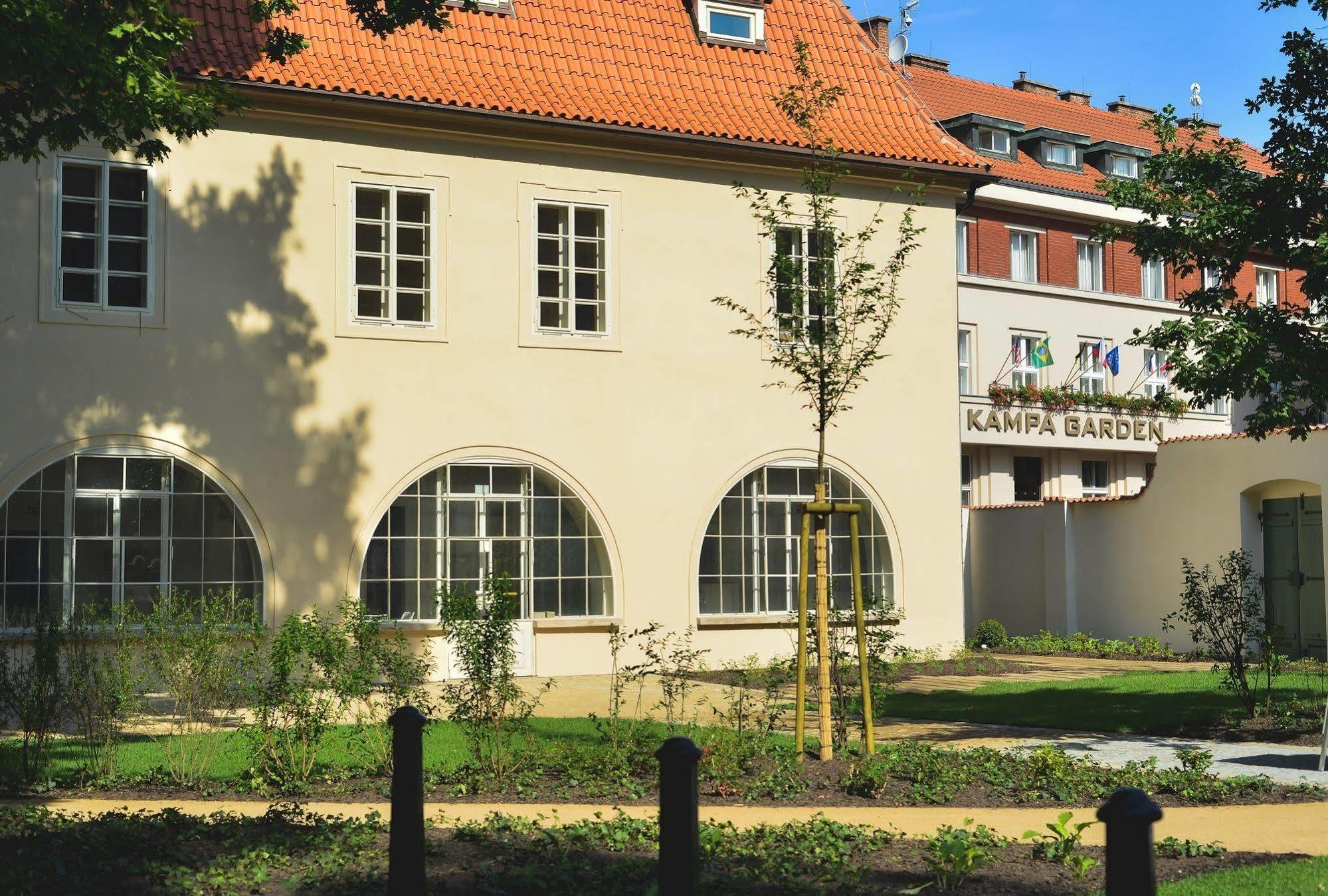 Pytloun Kampa Garden Prag