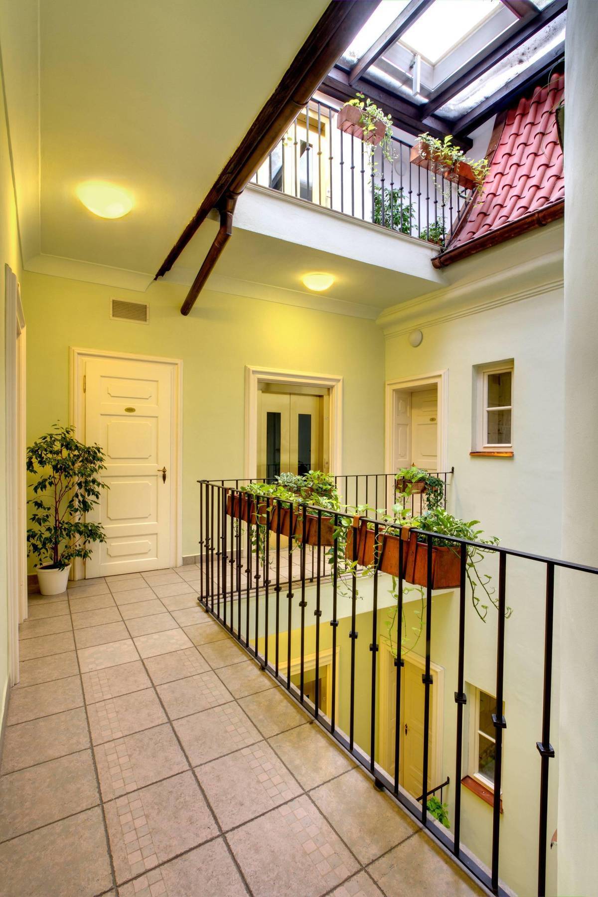Golden Star Hotell 4*