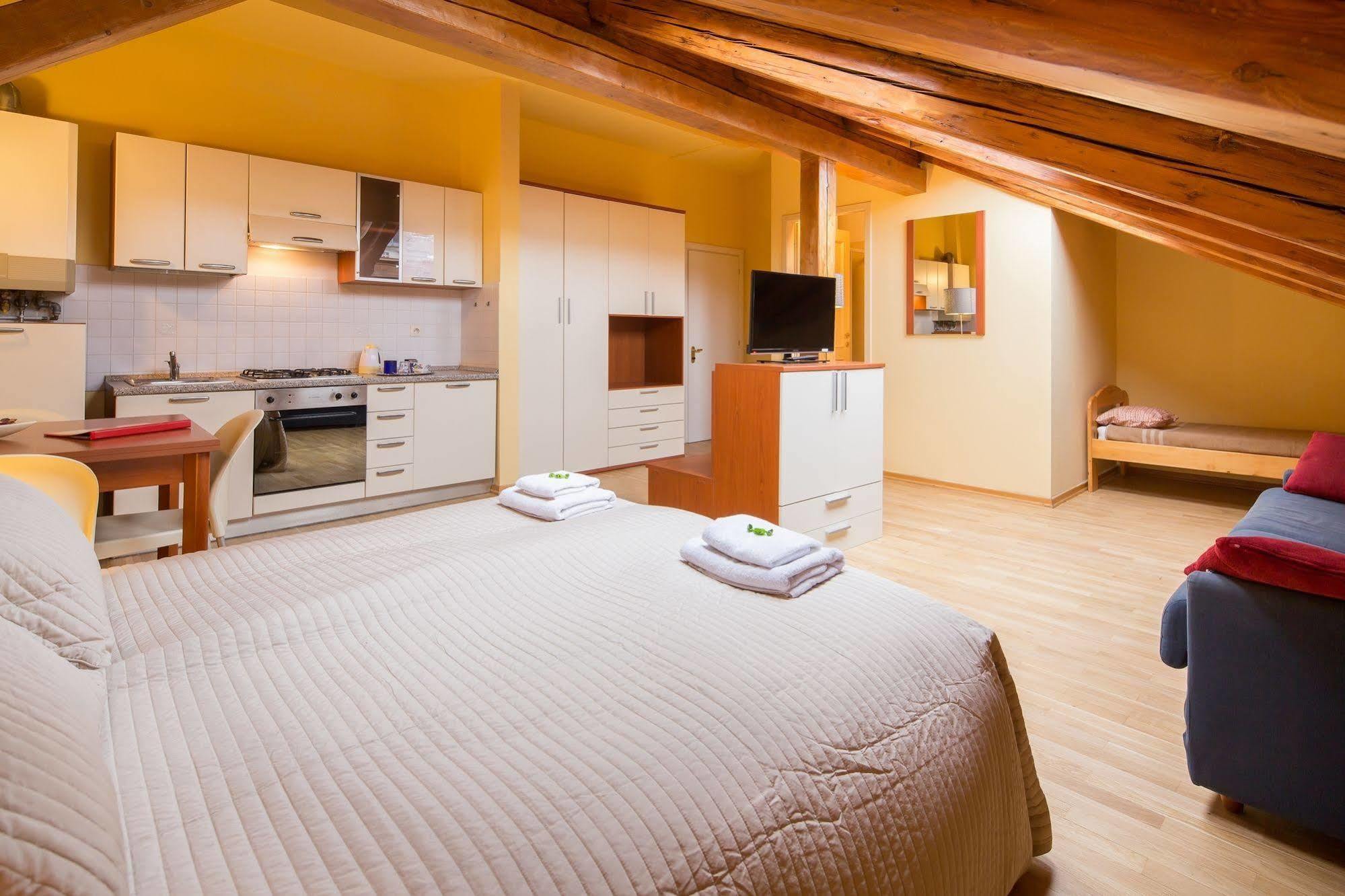 Hotel City Lounge 3*