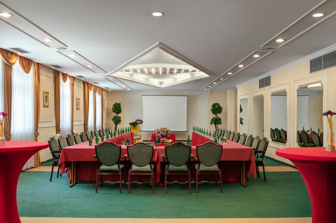 Hotel Ambassador Zlata Husa