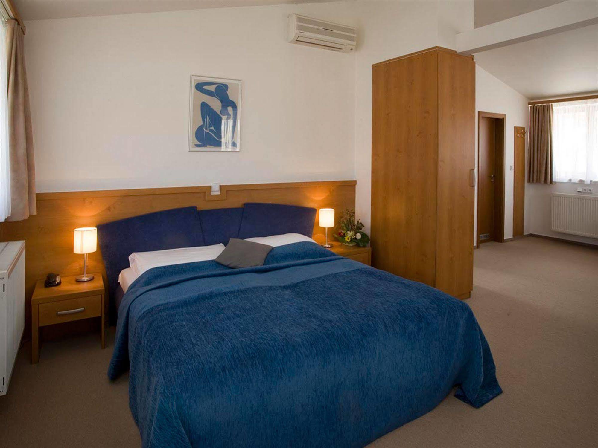 Ea Populus Hotel 3*