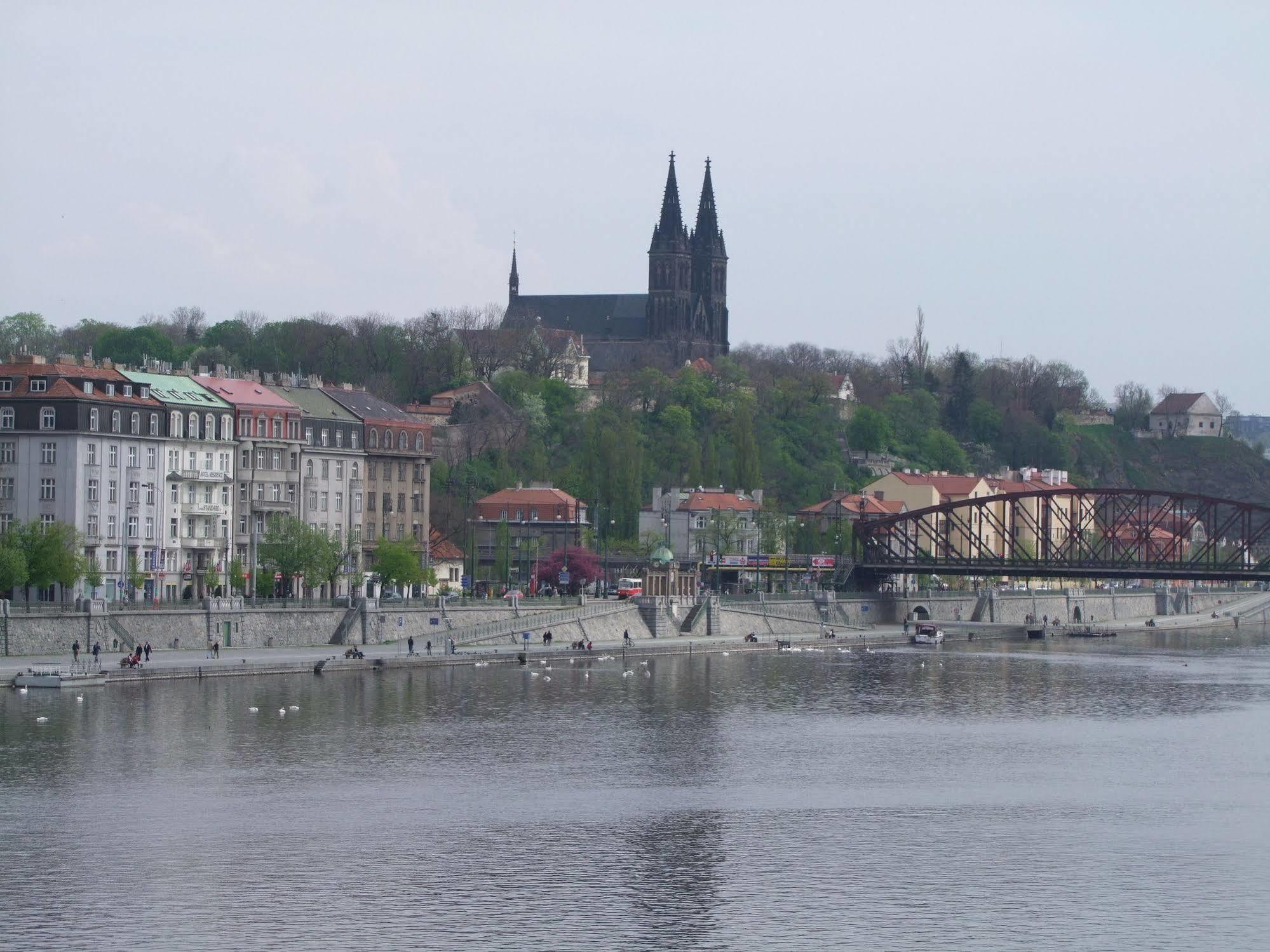 & Royal Standard 3* Prag