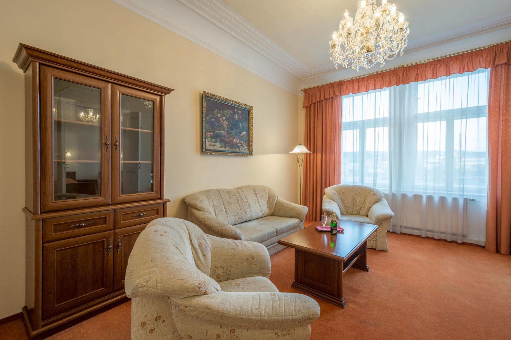 & Royal Standard Prag