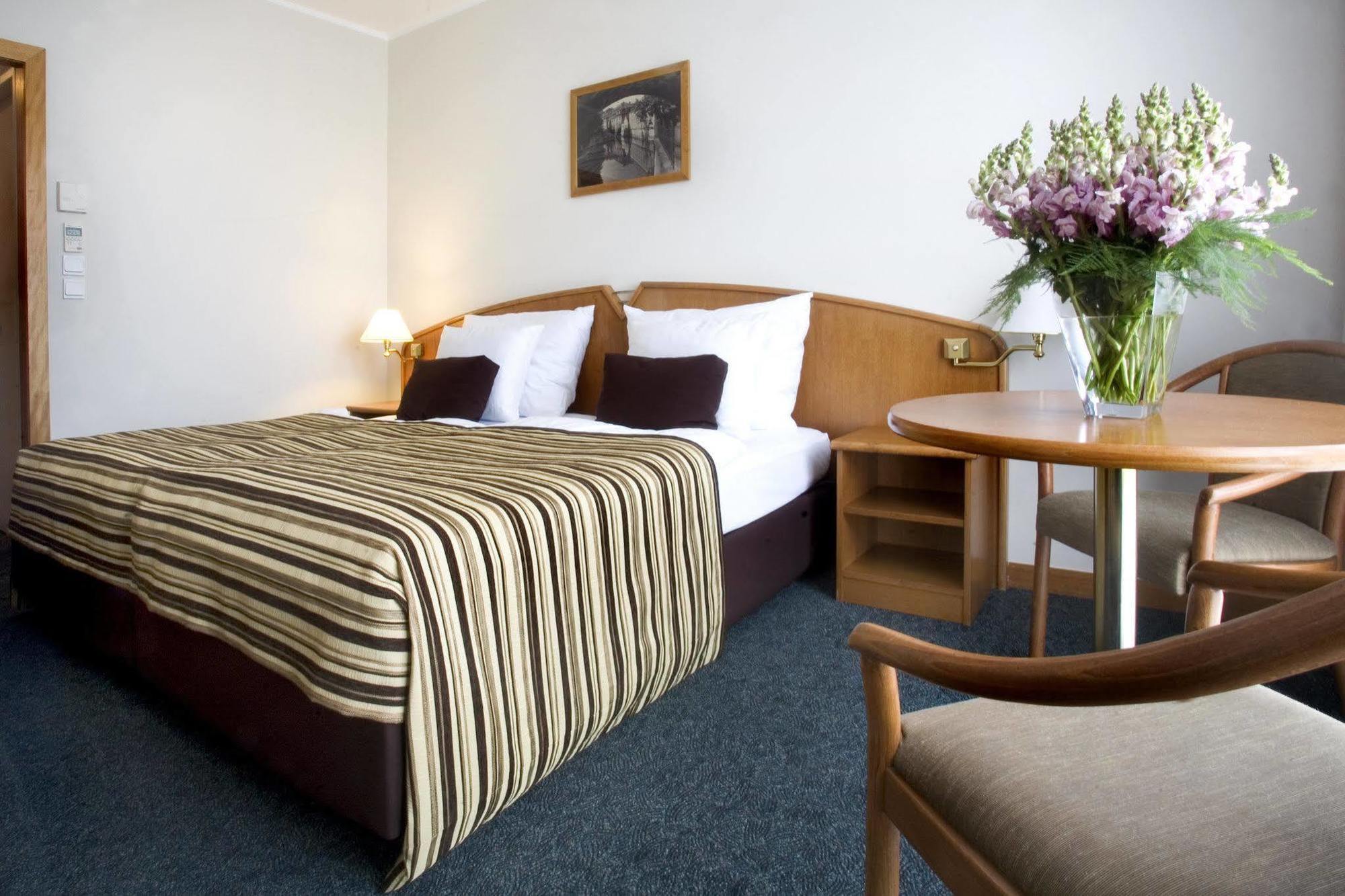 Hotel Plaza Prague - Czech Inn Hotels - Czech Leading Hotels 4*
