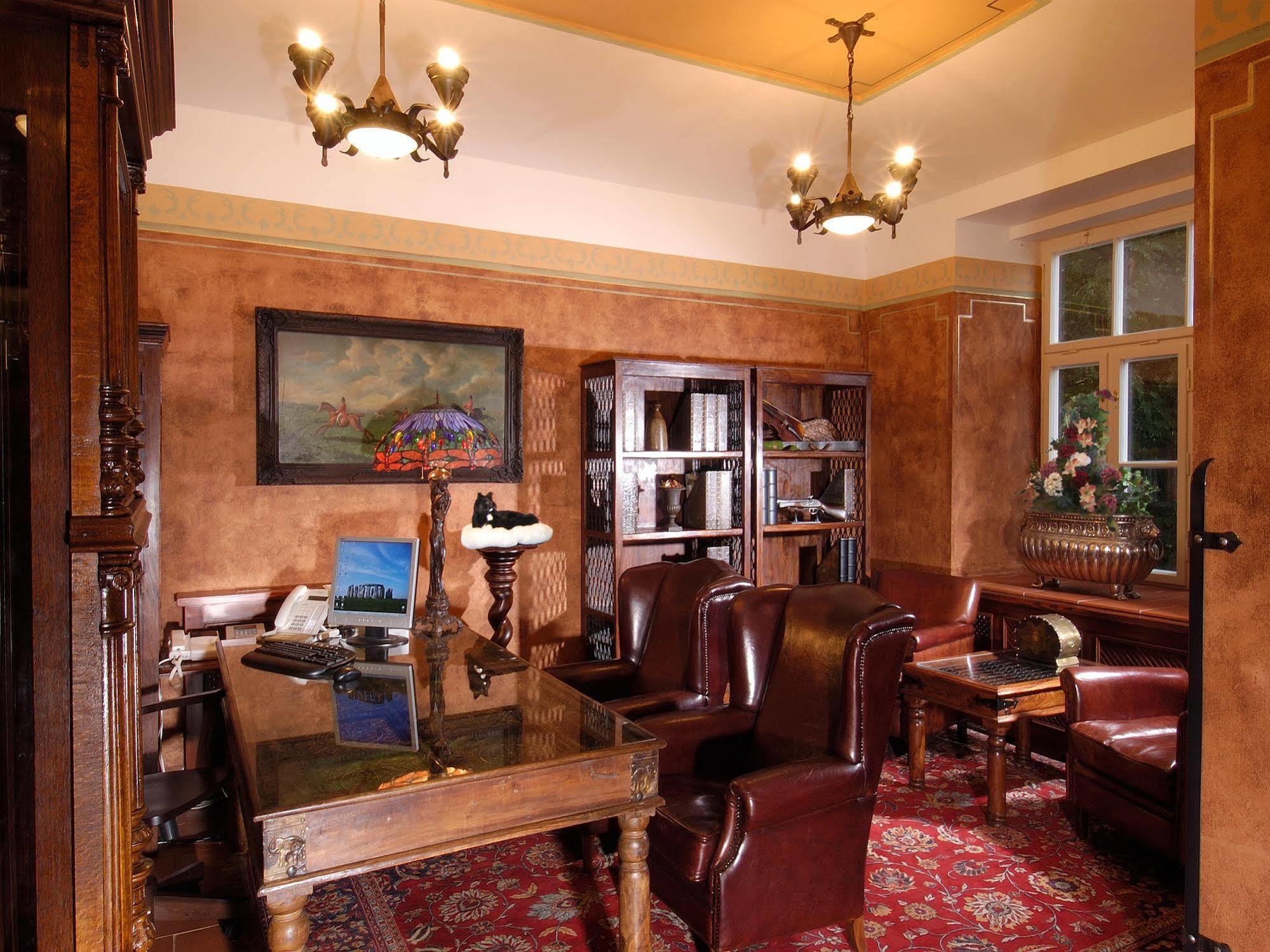 Ea Jeleni Dvur Castle 3*