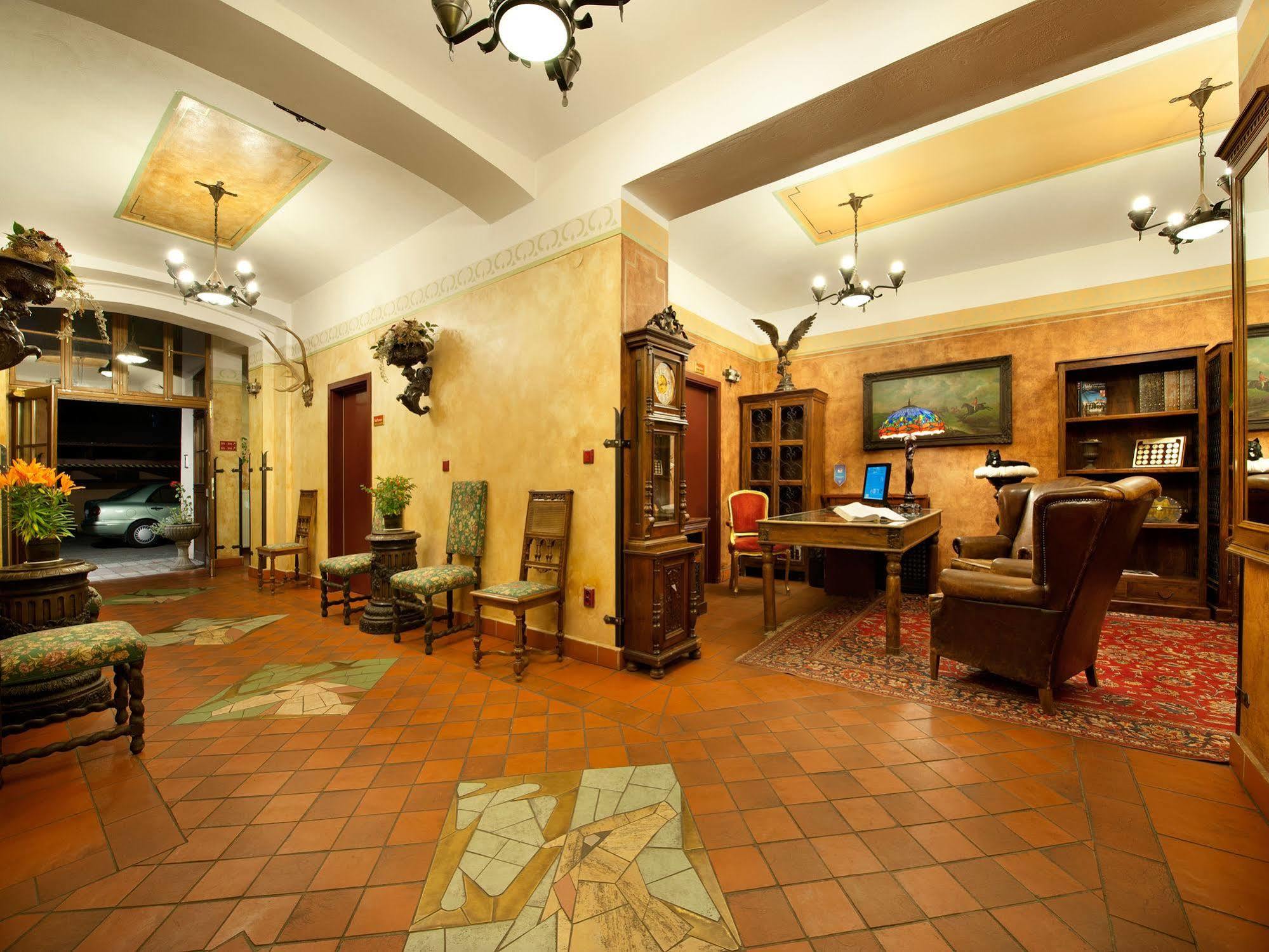 Ea Jeleni Dvur Castle Hotell