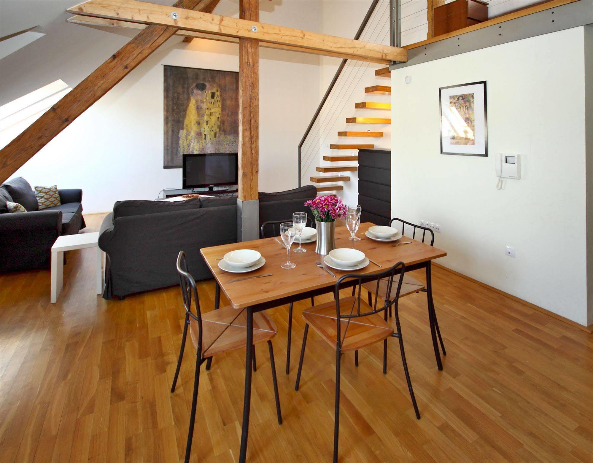 Leo Old Town Apartment