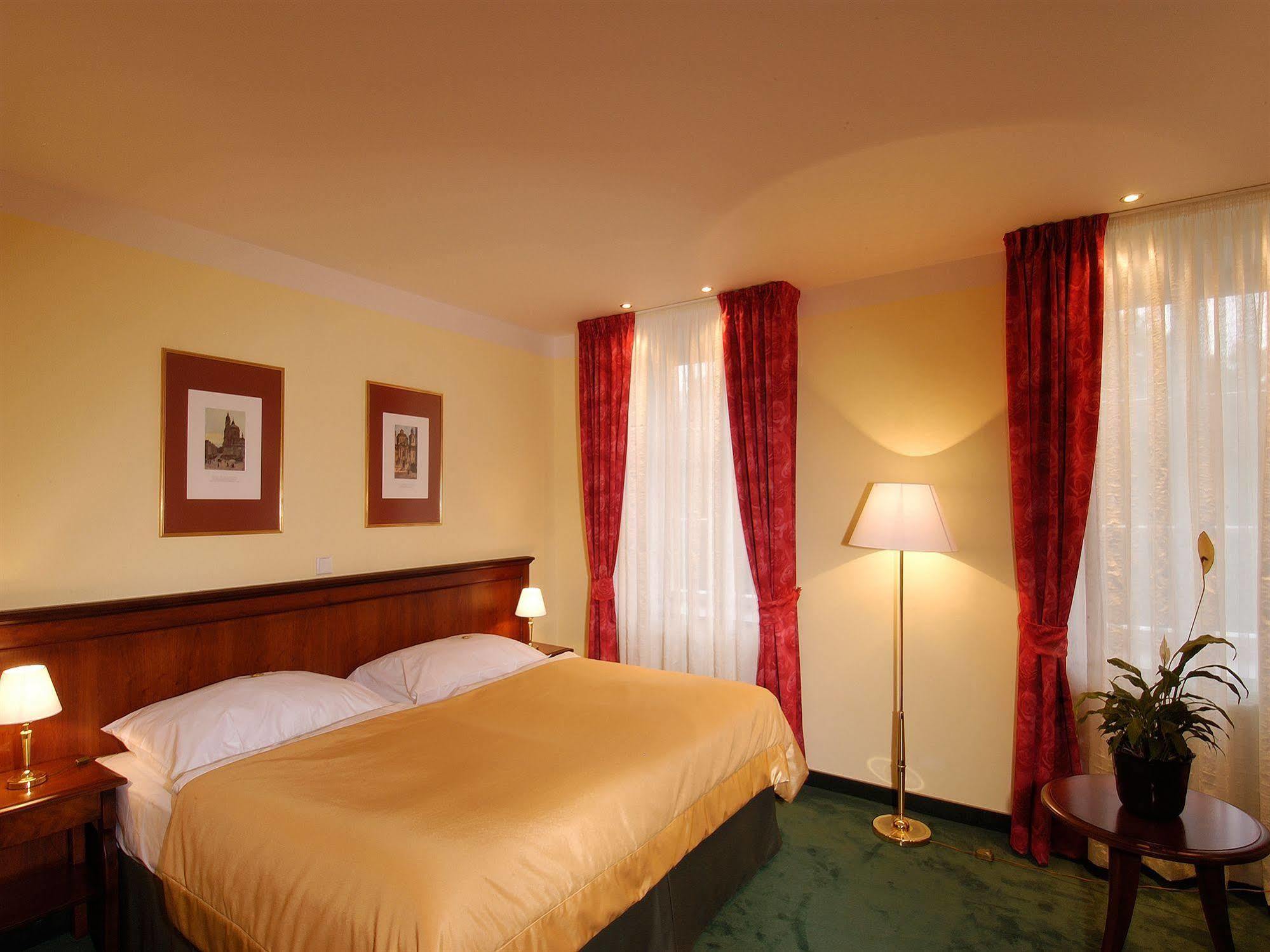 Hotell Ea Jeleni Dvur Castle