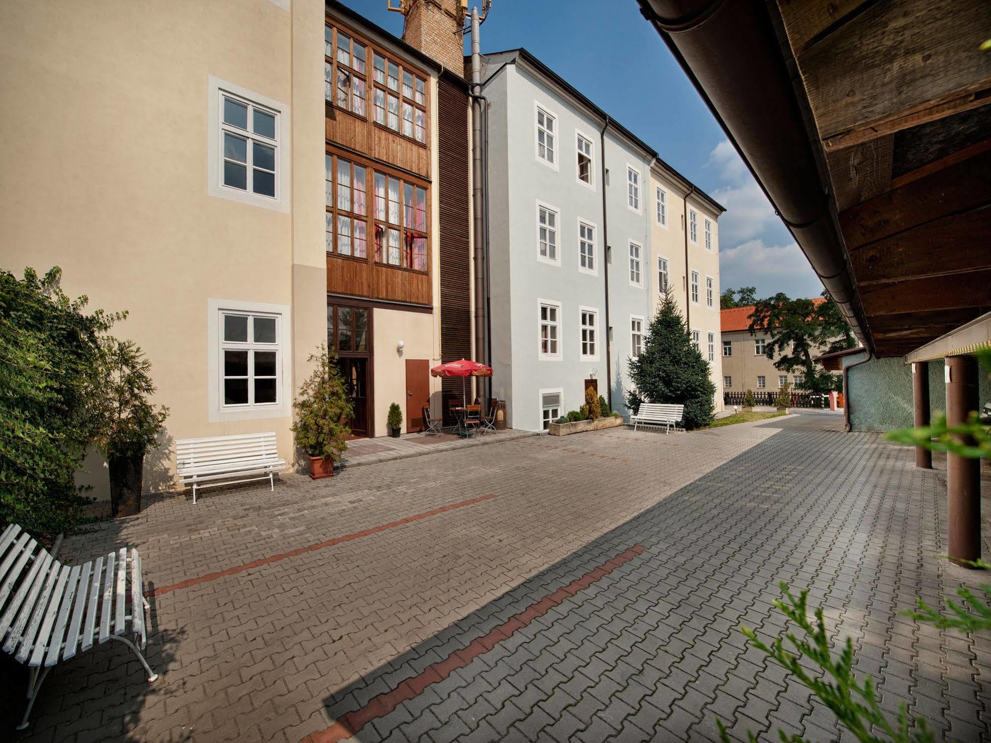Hotell Ea Jeleni Dvur Castle