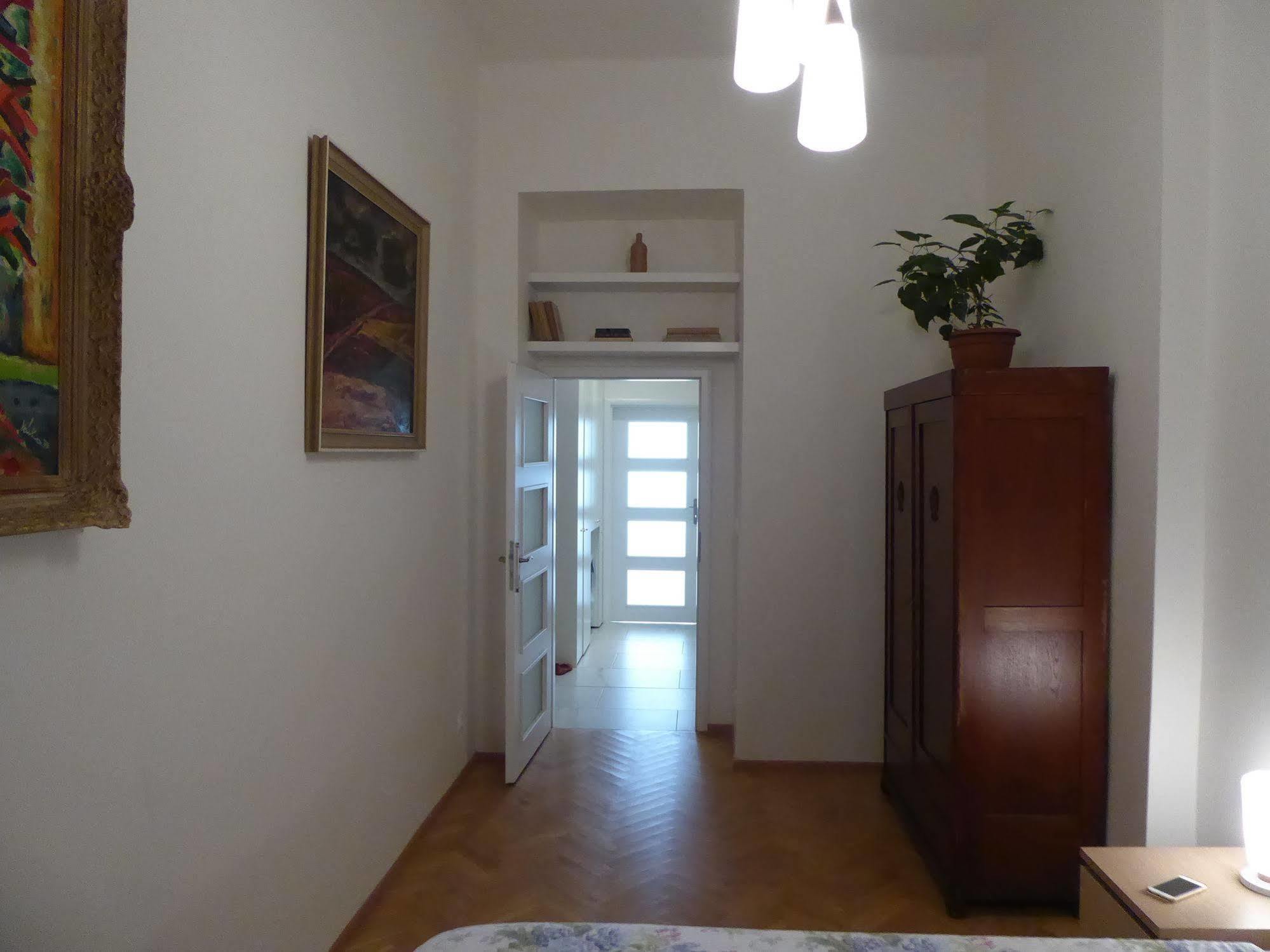 Apartment Victoria Design Stays - Apartment Slavojova *