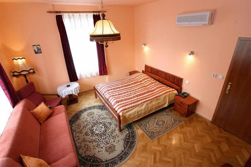 Pawlovnia Hotel