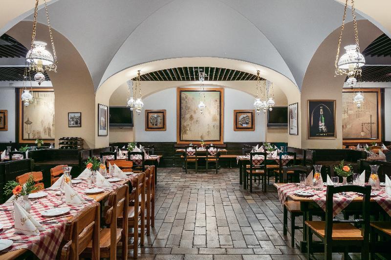 Hotel Ambassador Zlata Husa