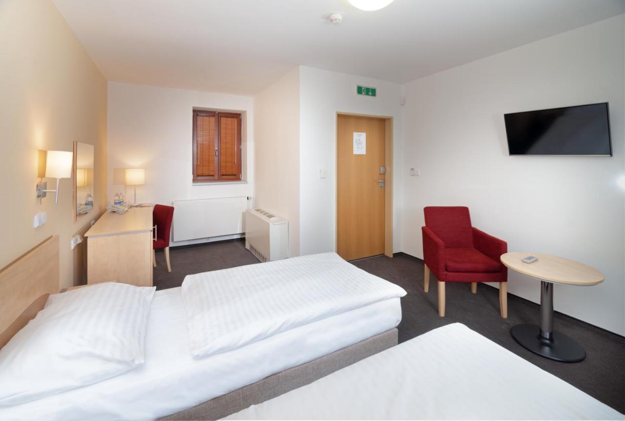 Chvalska Tvrz Hotel Prag