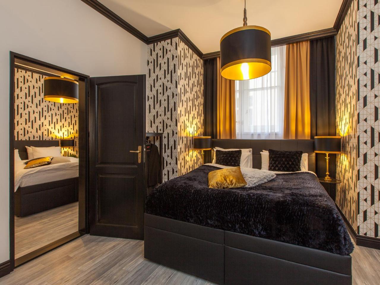 Golden Hotel