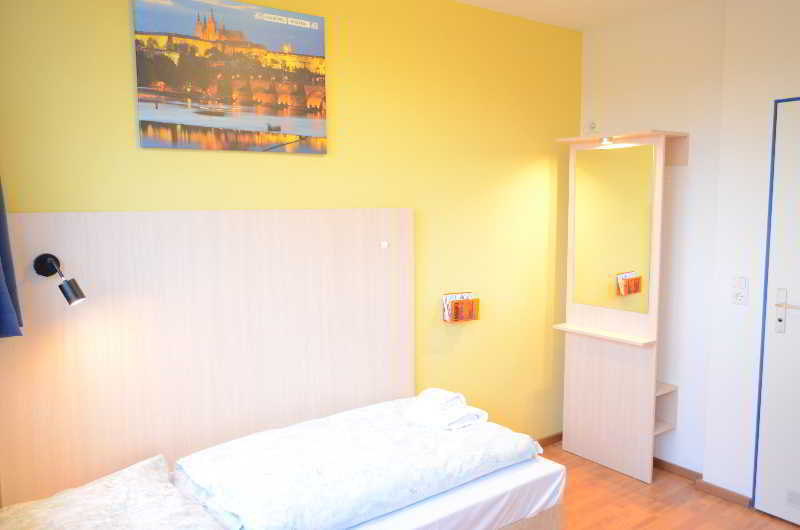 A&o Metro Strizkov Hostel *