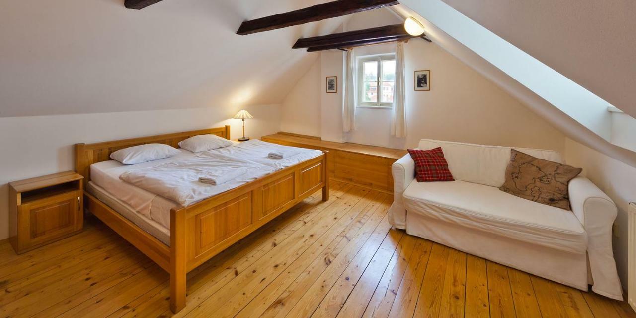 Charles Bridge Apartment Prag