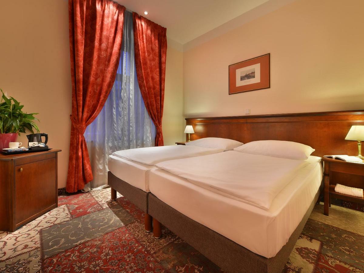 Hotell Ea Jeleni Dvur Castle