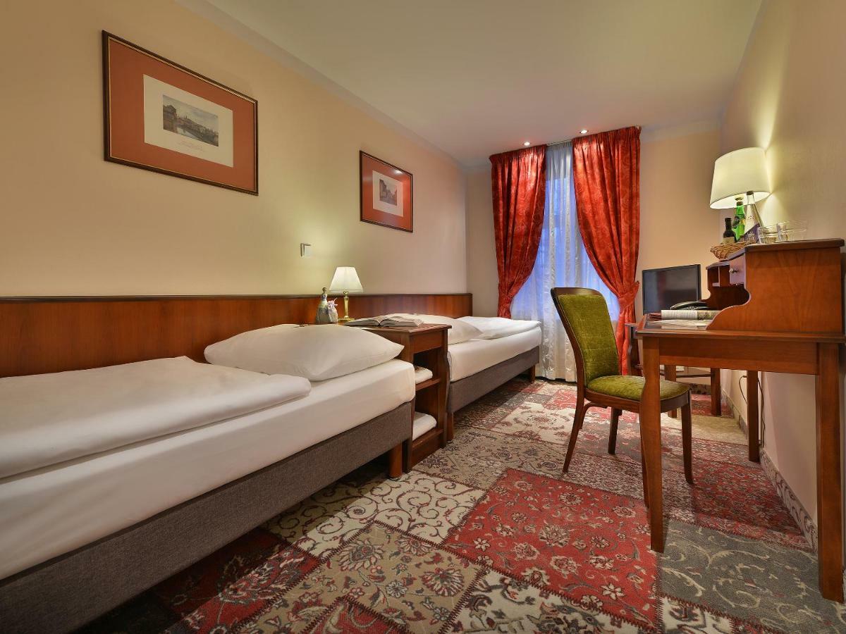 Ea Jeleni Dvur Castle Hotell 3*