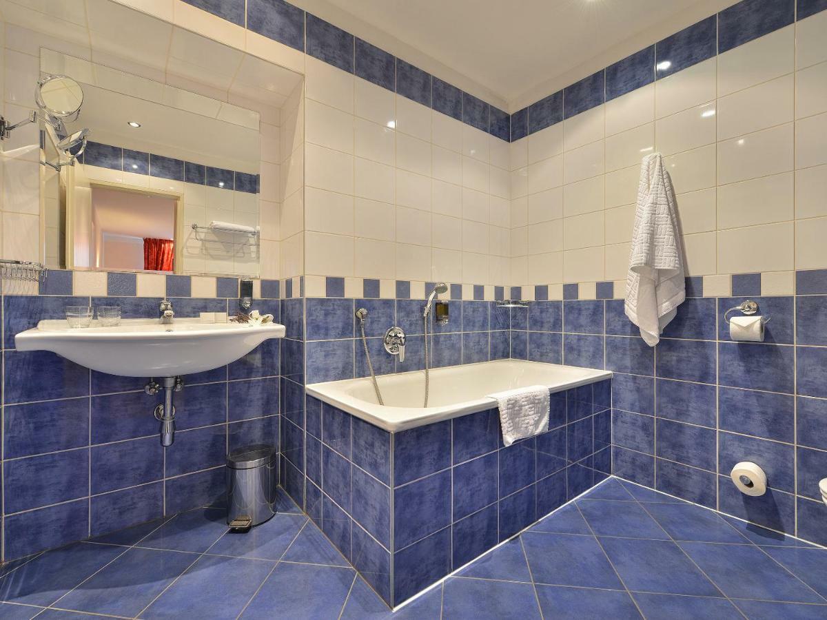 Ea Jeleni Dvur Castle Hotell 3*