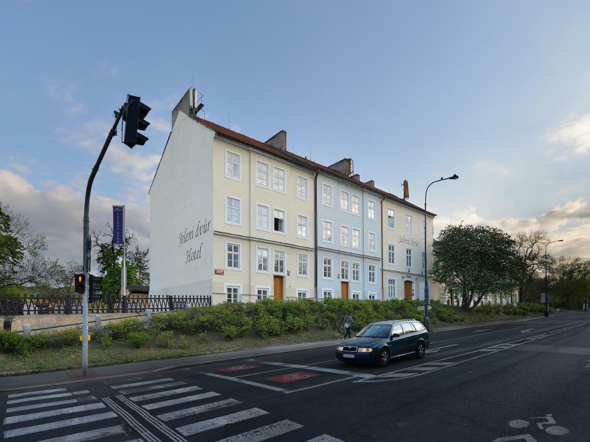 Hotell Ea Jeleni Dvur Castle