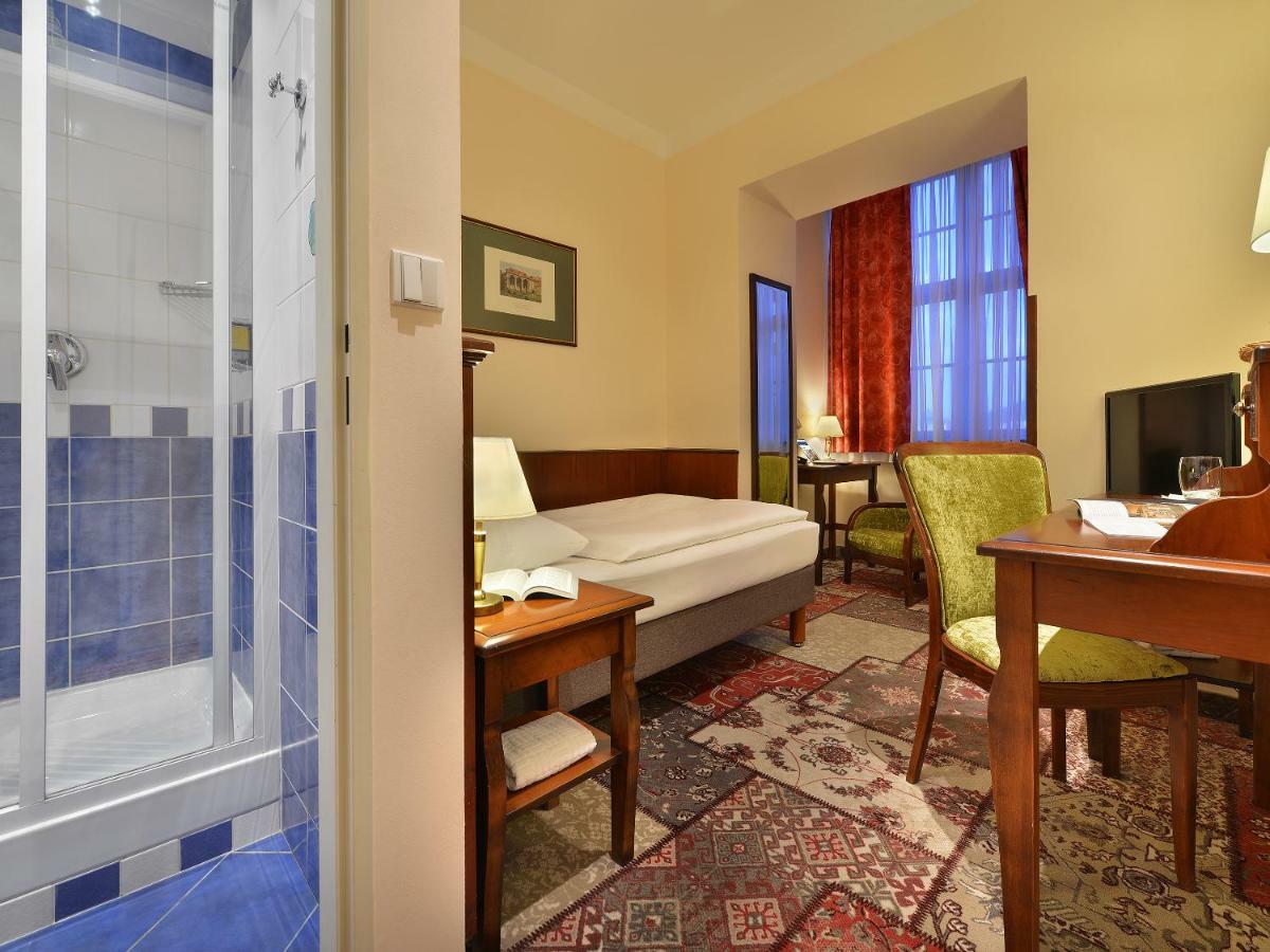 Ea Jeleni Dvur Castle Hotell 3*