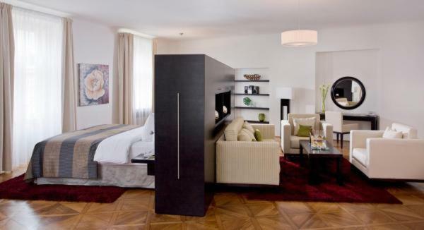 Golden Angel By Adrez Aparthotel