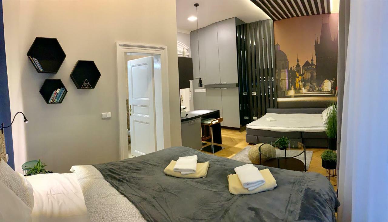 Holec Apartment Prag